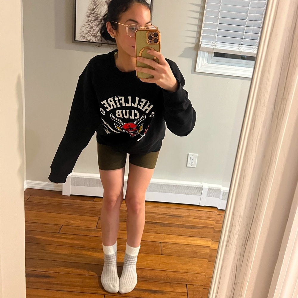Euc Stranger Things “Hellfire Club” Pullover Size… - image 4